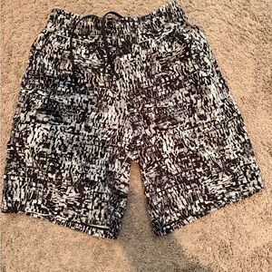 Lululemon-pace breaker- linerless-  size small EUC